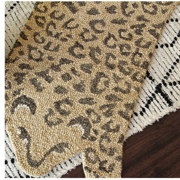 CRANE BABY
Leopard Shape Rug, Parker NEW - Picture 1 of 16